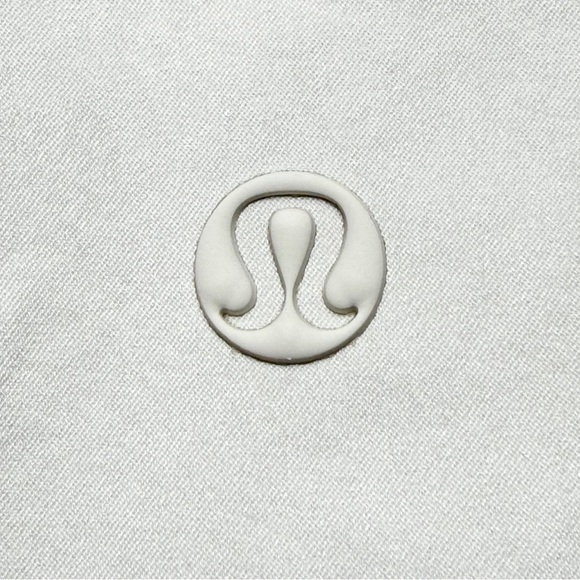 Lululemon Cinchable Waist High-Rise Woven Short 3.5" in Bone - Picture 6 of 8